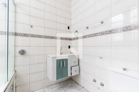 Casa à venda com 300m², 3 quartos e 4 vagasBanheiro da Suíte 2