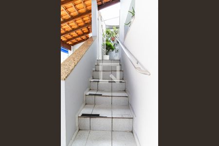 Casa à venda com 200m², 3 quartos e 2 vagasEscada 