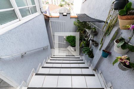 Casa à venda com 200m², 3 quartos e 2 vagasEscada para a piscina