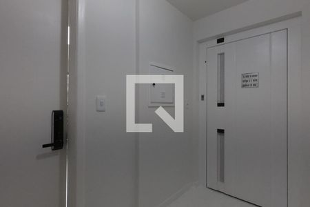 Apartamento à venda com 170m², 3 quartos e 2 vagas Apartamento à venda com 170m², 3 quartos e 2 vagasHall de Serviço