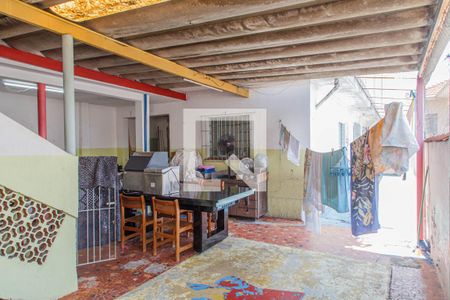 Casa à venda com 240m², 2 quartos e 1 vagaÁrea de Serviço