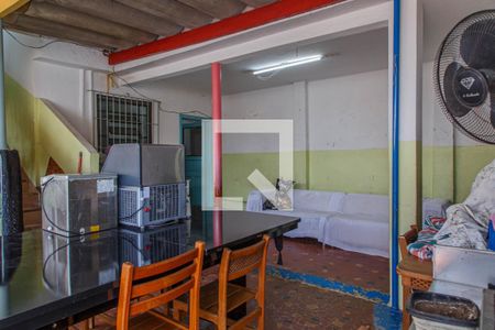 Casa à venda com 240m², 2 quartos e 1 vagaÁrea de Serviço