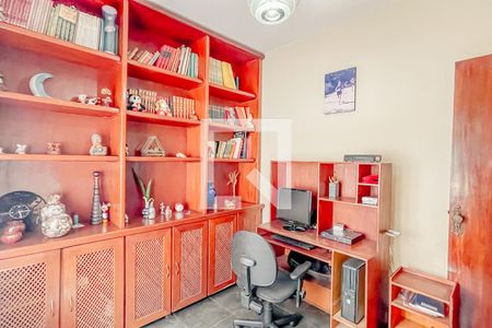 Casa à venda com 352m², 3 quartos e 2 vagasEscritório 