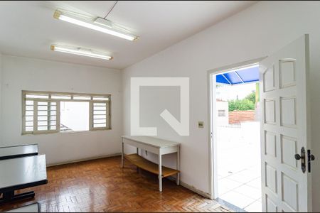 Casa à venda com 344m², 5 quartos e 5 vagas Casa à venda com 344m², 5 quartos e 5 vagasEscritório