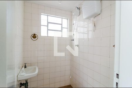 Casa à venda com 344m², 5 quartos e 5 vagas Casa à venda com 344m², 5 quartos e 5 vagasBanheiro Social