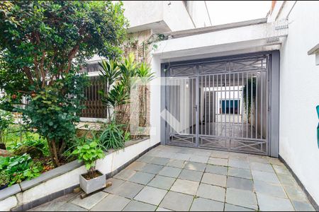 Casa à venda com 344m², 5 quartos e 5 vagas Casa à venda com 344m², 5 quartos e 5 vagasEntrada