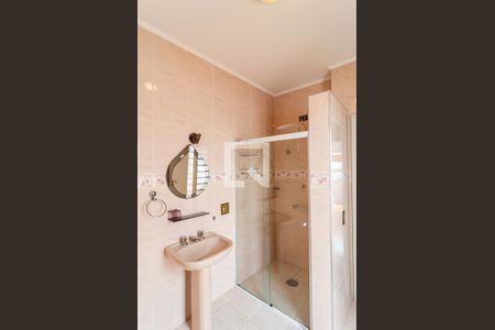 Casa à venda com 344m², 5 quartos e 5 vagas Casa à venda com 344m², 5 quartos e 5 vagasBanheiro Social 2