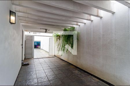 Casa à venda com 344m², 5 quartos e 5 vagas Casa à venda com 344m², 5 quartos e 5 vagasEntrada