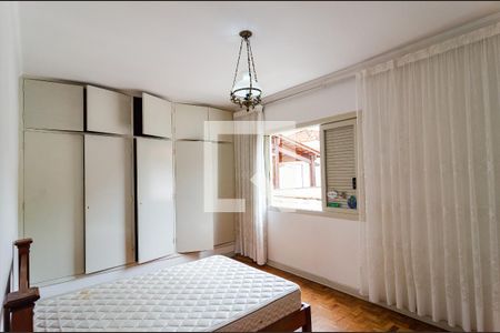 Casa à venda com 344m², 5 quartos e 5 vagas Casa à venda com 344m², 5 quartos e 5 vagasQuarto 3