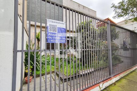 Casa à venda com 344m², 5 quartos e 5 vagas Casa à venda com 344m², 5 quartos e 5 vagasFachada