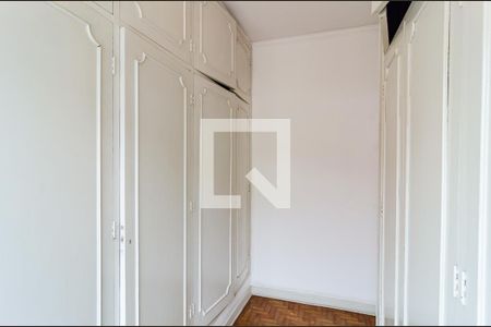 Casa à venda com 344m², 5 quartos e 5 vagas Casa à venda com 344m², 5 quartos e 5 vagasCloset da Suíte