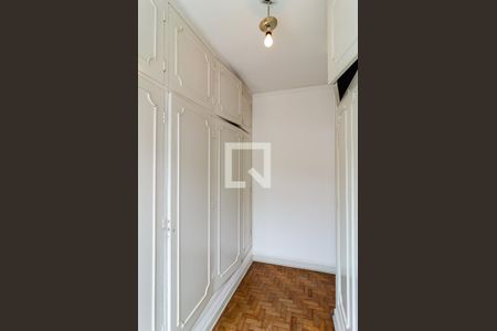 Casa à venda com 344m², 5 quartos e 5 vagas Casa à venda com 344m², 5 quartos e 5 vagasCloset da Suíte