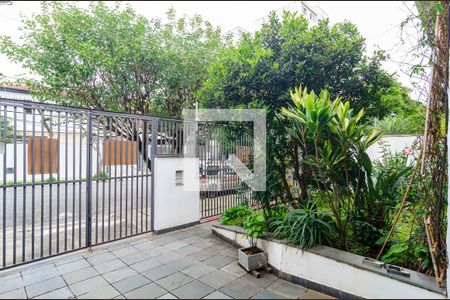 Casa à venda com 344m², 5 quartos e 5 vagas Casa à venda com 344m², 5 quartos e 5 vagasEntrada