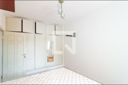 Casa à venda com 344m², 5 quartos e 5 vagas Casa à venda com 344m², 5 quartos e 5 vagasQuarto 4