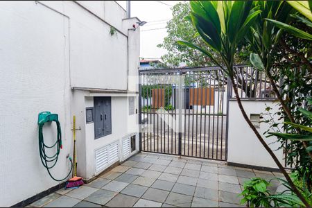 Casa à venda com 344m², 5 quartos e 5 vagas Casa à venda com 344m², 5 quartos e 5 vagasEntrada