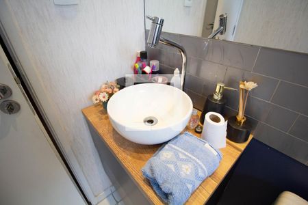 Apartamento à venda com 53m², 2 quartos e 1 vaga Apartamento à venda com 53m², 2 quartos e 1 vagaBanheiro