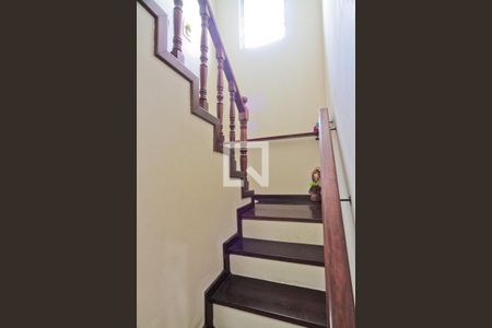 Escada de casa para alugar com 3 quartos, 172m² em Sítio Morro Grande, São Paulo