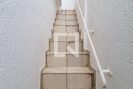 Casa à venda com 70m², 2 quartos e sem vagaEscada Entrada