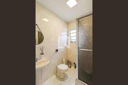 Casa à venda com 168m², 2 quartos e 2 vagasBanheiro 