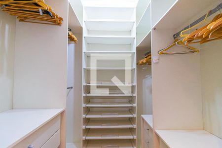 Apartamento para alugar com 123m², 3 quartos e 2 vagas Apartamento para alugar com 123m², 3 quartos e 2 vagasCloset da suíte