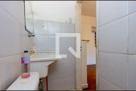 Banheiro de kitnet/studio para alugar com 1 quarto, 15m² em Vila Bertioga, São Paulo