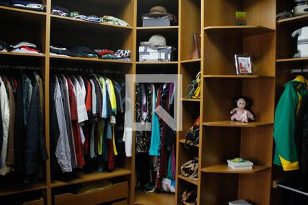 Casa à venda com 315m², 4 quartos e 5 vagasCloset da suíte 1