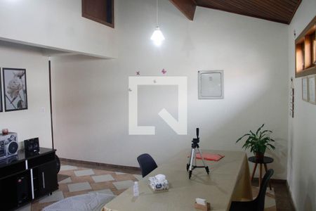 Casa à venda com 315m², 4 quartos e 5 vagasEscritório