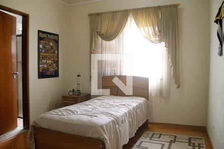 Casa à venda com 315m², 4 quartos e 5 vagasSuíte 2