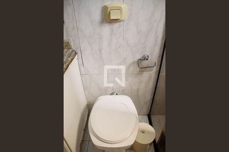 Casa à venda com 315m², 4 quartos e 5 vagasBanheiro da Suíte 2