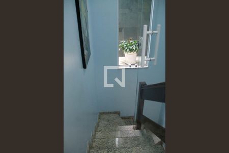 Casa à venda com 315m², 4 quartos e 5 vagasEscada