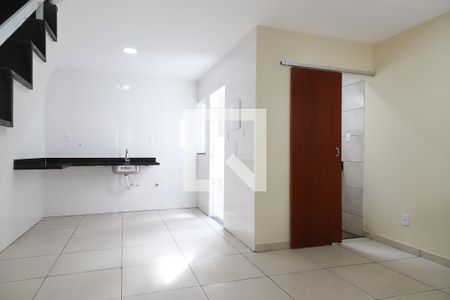 Sala de casa para alugar com 2 quartos, 90m² em Vargem Pequena, Rio de Janeiro