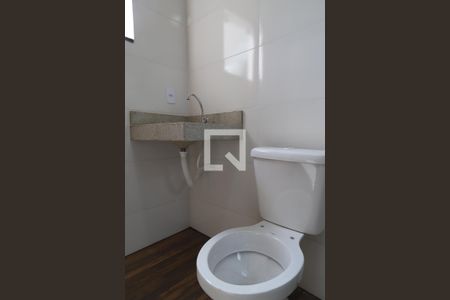 Casa para alugar com 90m², 2 quartos e 1 vaga Casa para alugar com 90m², 2 quartos e 1 vagaBanheiro da suíte 1