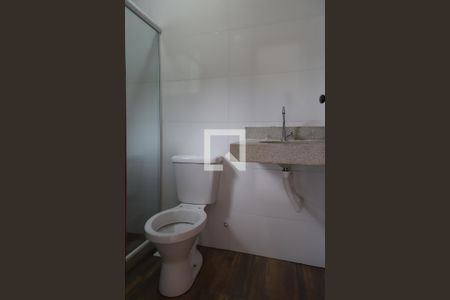 Casa para alugar com 90m², 2 quartos e 1 vaga Casa para alugar com 90m², 2 quartos e 1 vagaBanheiro da suíte 2