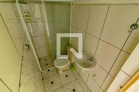 Banheiro social de casa para alugar com 1 quarto, 50m² em Vila Fachini, São Paulo