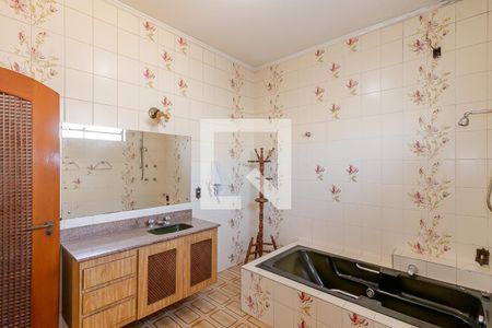 Casa à venda com 400m², 3 quartos e 8 vagasBanheiro da Suíte 2