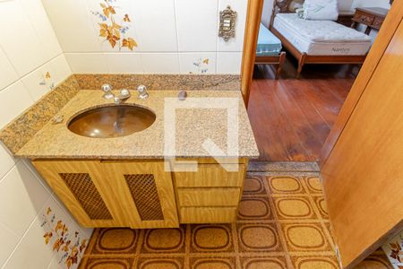 Casa à venda com 400m², 3 quartos e 8 vagasBanheiro da Suíte 1