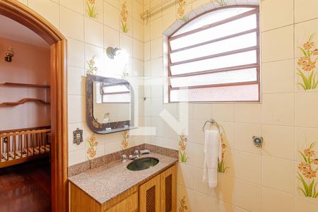 Casa à venda com 400m², 3 quartos e 8 vagasBanheiro da Suíte 2 