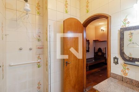 Casa à venda com 400m², 3 quartos e 8 vagasBanheiro da Suíte 2 