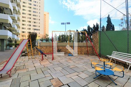 Apartamento para alugar com 205m², 3 quartos e 4 vagasÁrea comum - Playground