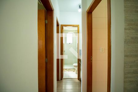 Corredor de apartamento para alugar com 2 quartos, 49m² em Jardim Helena, Cotia