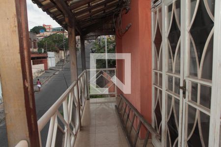 Casa à venda com 90m², 4 quartos e 1 vagaSacada