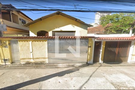 Casa à venda com 90m², 3 quartos e 3 vagas Casa à venda com 90m², 3 quartos e 3 vagasfachada