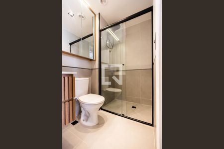 Banheiro de apartamento para alugar com 1 quarto, 28m² em Pinheiros, São Paulo