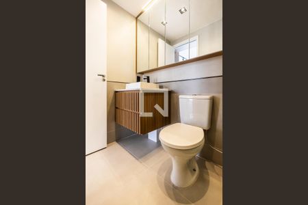 Banheiro de apartamento para alugar com 1 quarto, 28m² em Pinheiros, São Paulo