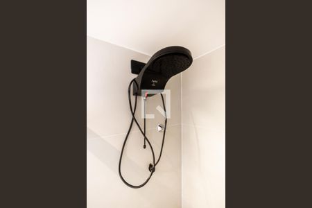 Banheiro de apartamento para alugar com 1 quarto, 28m² em Pinheiros, São Paulo