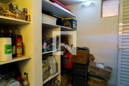 Casa à venda com 300m², 4 quartos e 4 vagasDespensa