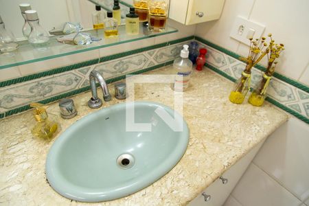 Casa à venda com 300m², 4 quartos e 4 vagasBanheiro da Suíte - Detalhe