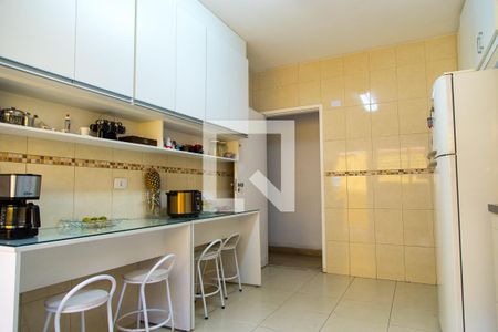 Casa à venda com 300m², 4 quartos e 4 vagasCozinha