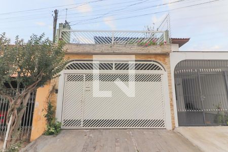 Casa à venda com 141m², 3 quartos e 2 vagasFachada
