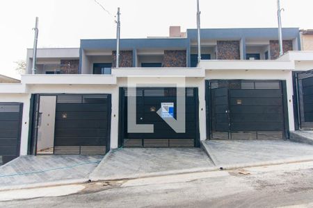 Casa à venda com 108m², 3 quartos e 2 vagasFachada